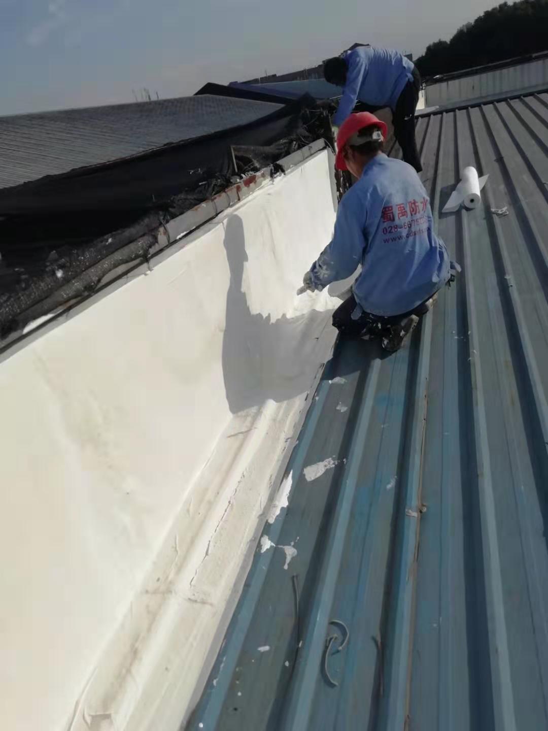 成都市雙流區(qū)工廠彩鋼瓦屋頂防水補(bǔ)漏與廠房漏水維修綜合解決方案